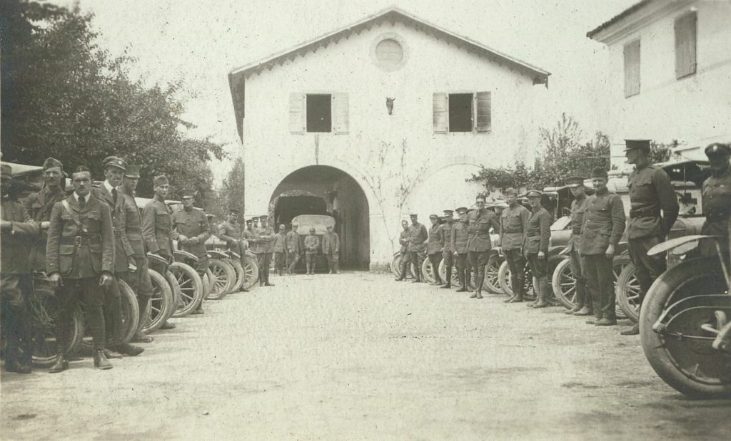 Ambulance drivers 1918 for VB